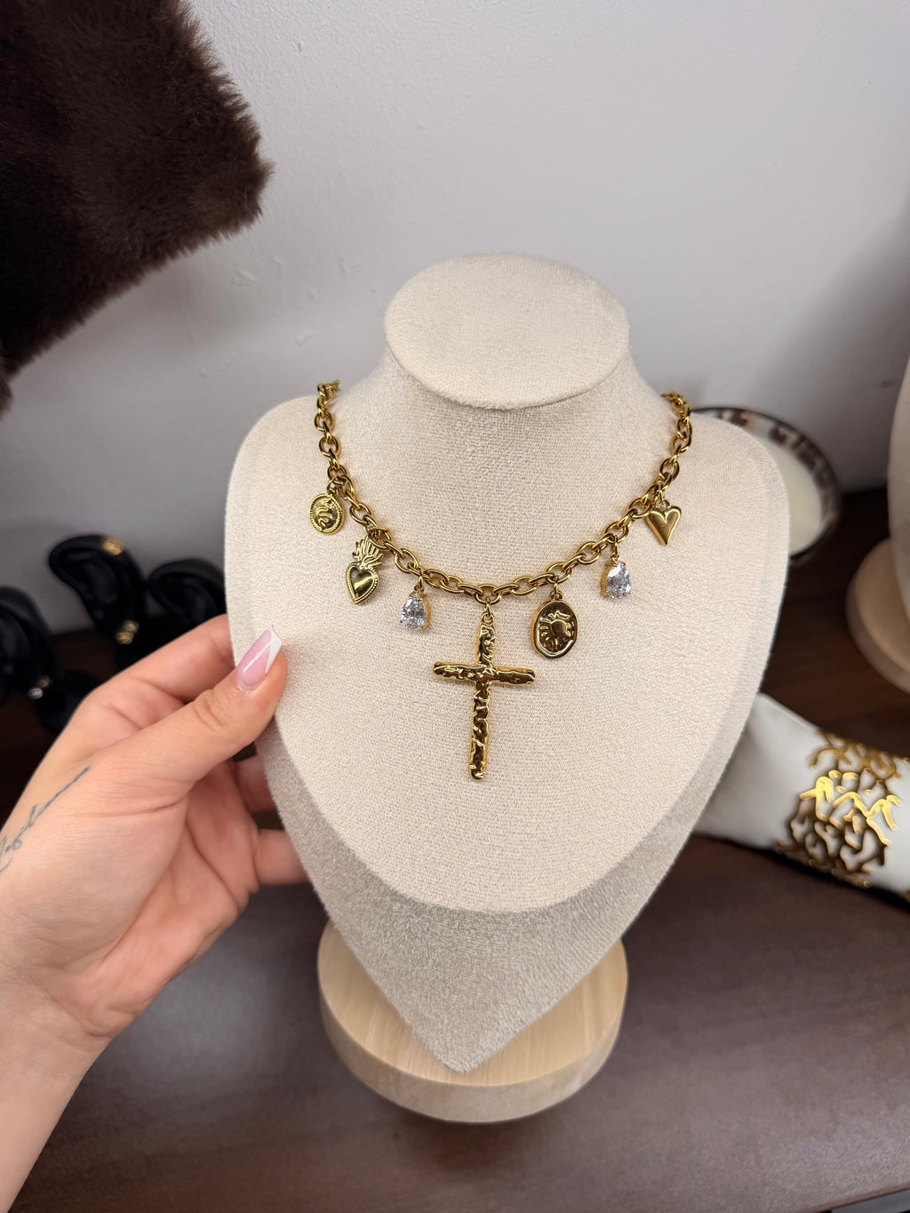 Collar Golden Sign