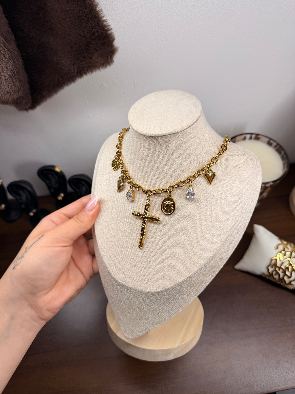 Collar Golden Sign